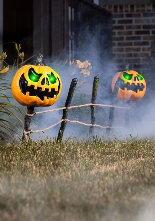 Pumpkin fence w/green light-0