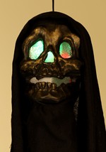 Hanging skull with color change LED Alt 2