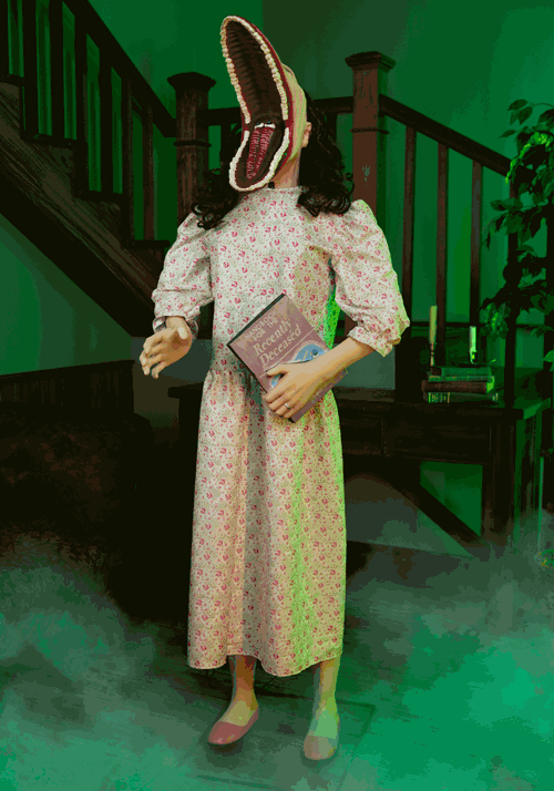 Animatronic Beetlejuice Barbara Decoration