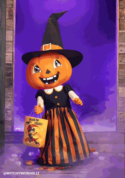 Animatronic Gourdgeous the Vintage Pumpkin Witch 1